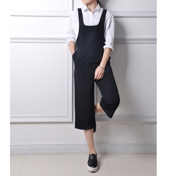 Belted striped jumpsuit - Picture 2 of 3